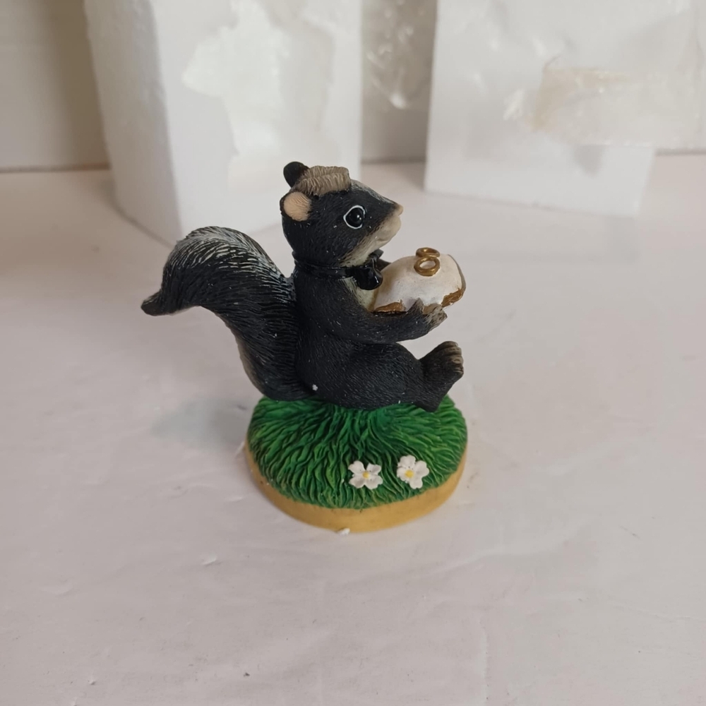 Fitz & Floyd Charming Tails Skunk The Ring Bearer Figure Figurine Wedding - Picture 4 of 7